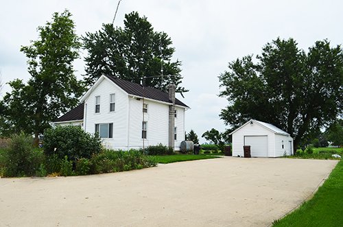 Property photo 4 - Real Estate Auction, 3 Bedroom country farm house on 1 acre in Allen County